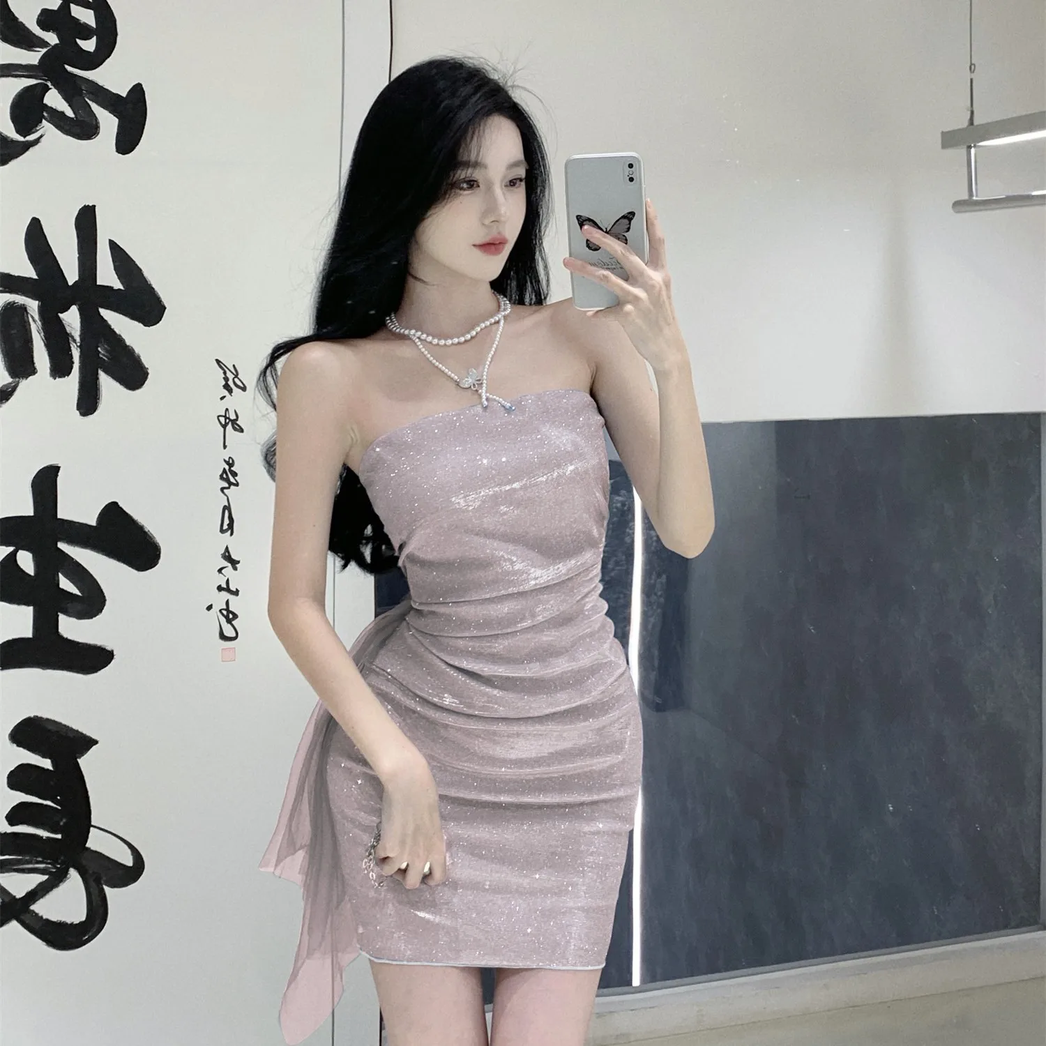 キラキラ輝くラップアラウンドドレス、セイズのトレンディな韓国風Aラインシルエット、若い女性向け、またはワンショルダースカート