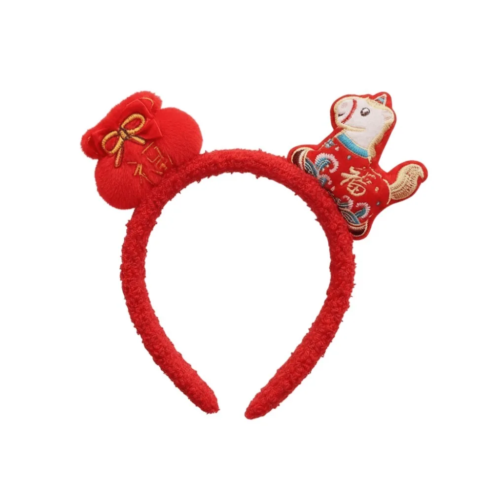 

Creative Cartoon Horse Hair Hoop Mascot Red 2026 New Year Headband Pony Headwear Plush Horse Doll Headband Party Decoration