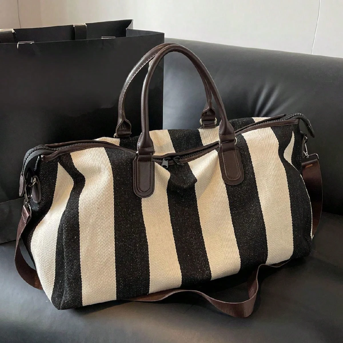 High-value travel bag, large-capacity clothing storage bag, portable business trip boarding bag, messenger bag,