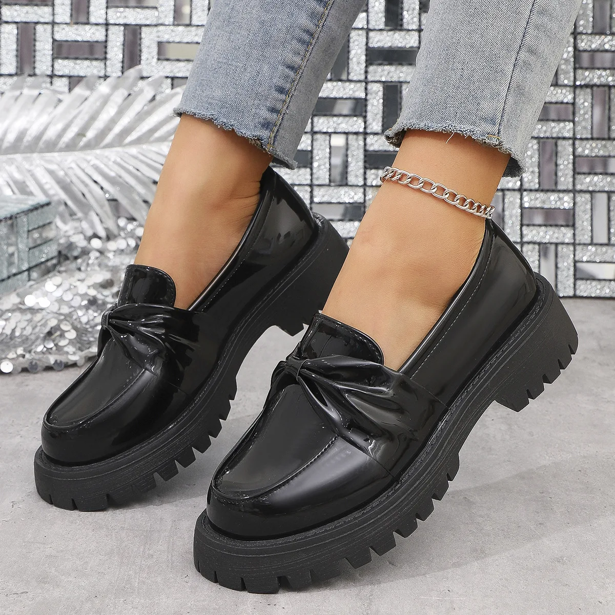

Plaque-sized loafers for women, new Spring/Summer 2025 style patent leather bow Mary Jane casual shoes for women