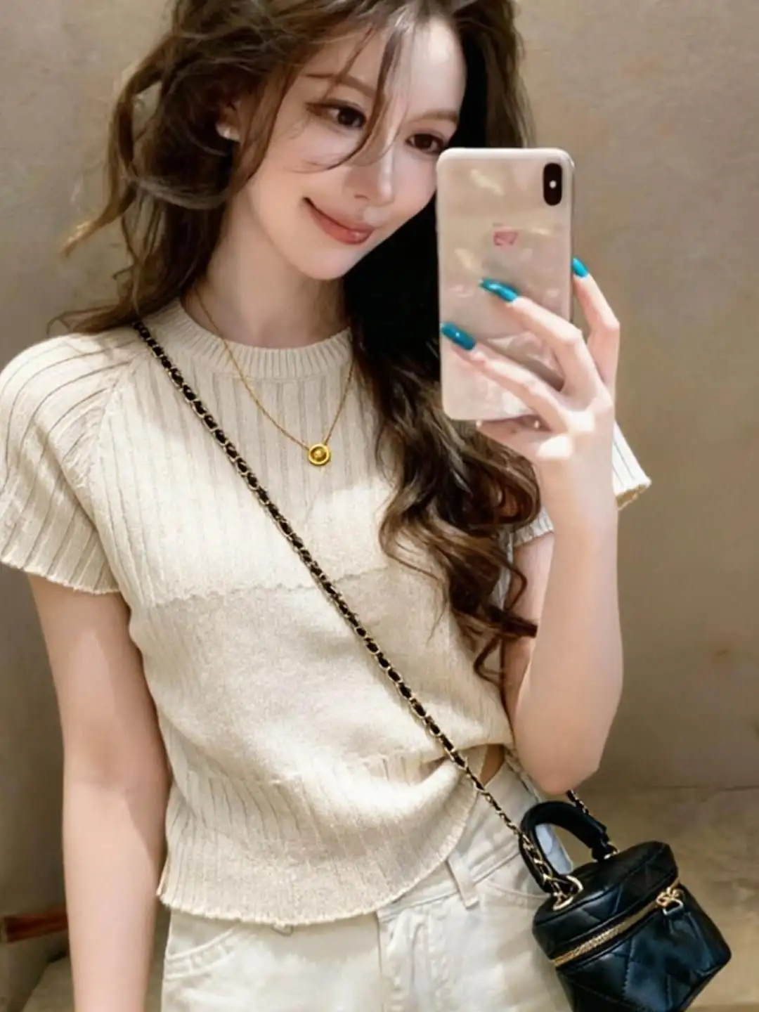 Camiseta de punto de manga corta ajustada para mujer, estilo nuevo de verano, suave y versátil, color nectar, para el día a día.
