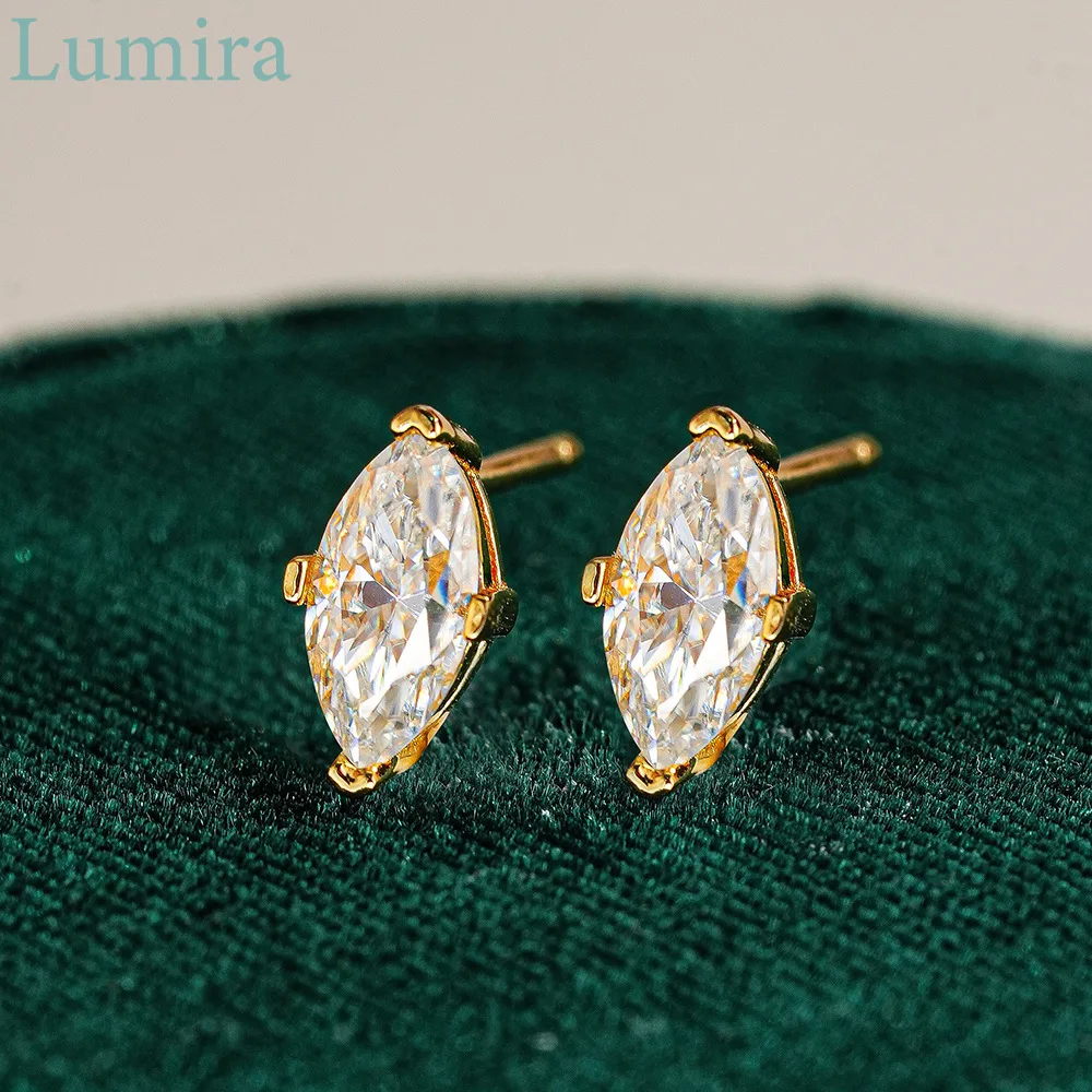 

Lumia Unique Eye-catching Marquetry-Cut Moissanite 0.5ct/1ct Stud Earrings Brightly 18K Gold Ear Stud Charm Fine Jewelry Gift