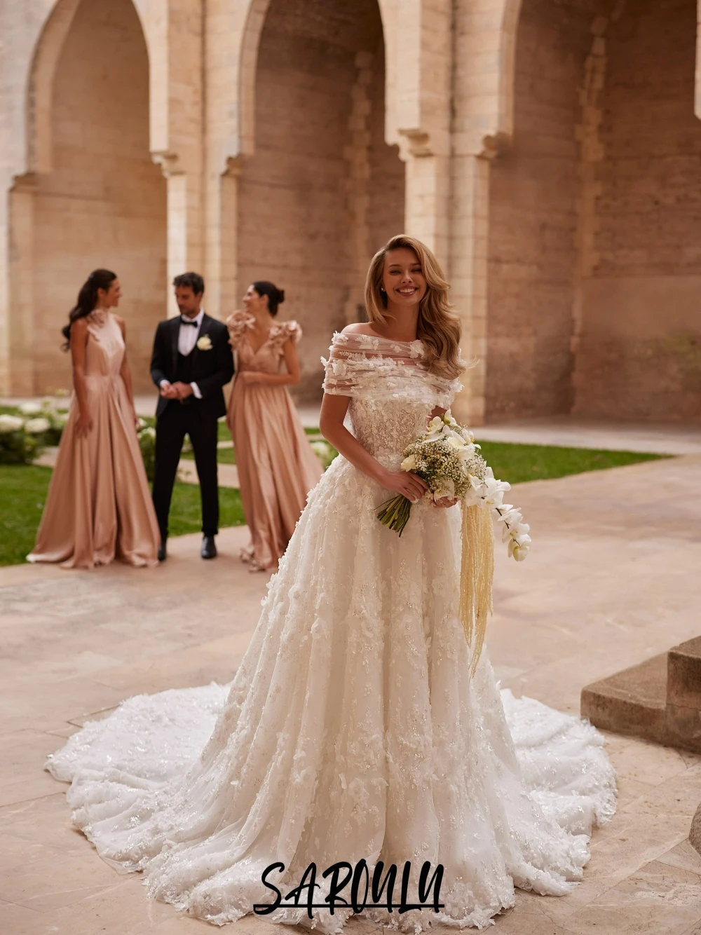 

Delicate Flowers Strapless Wedding Dress Dazzling A Line Long Bride Gown Customized Dreamy Corset Fashion Romantic Bridal Wear