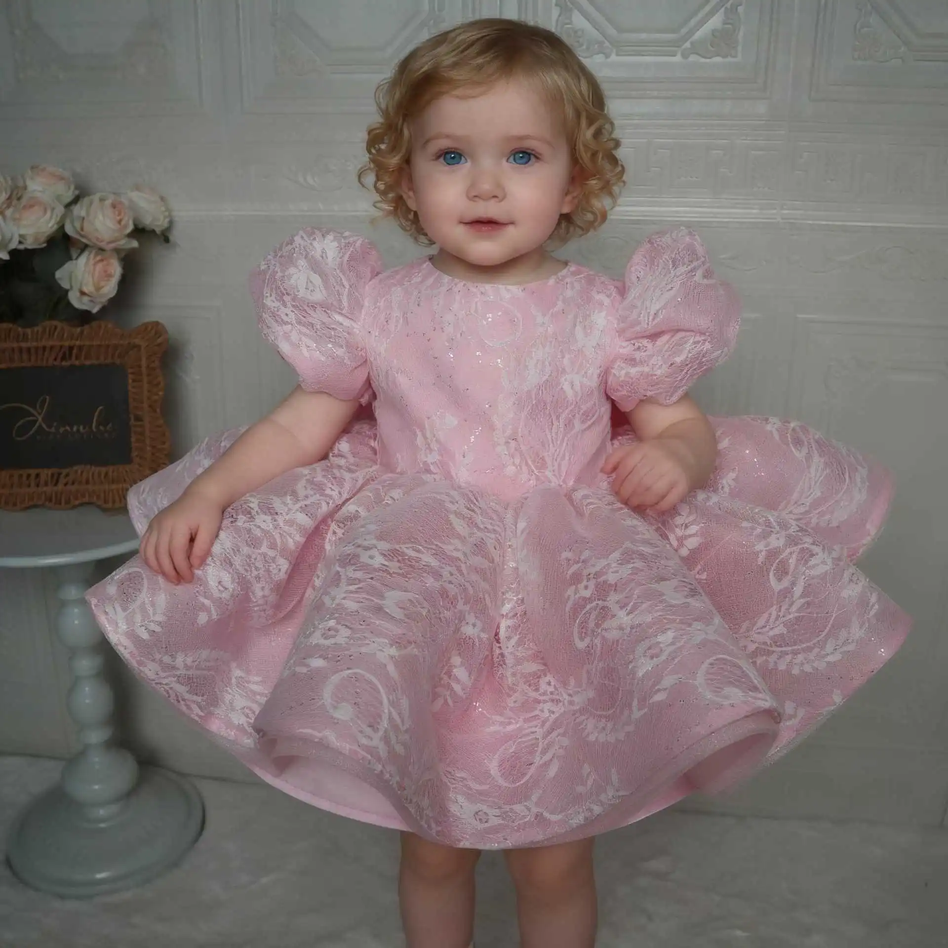 

New Little Girls Dress Bubble Sleeves Lace Princess Dresses Pink One Year Old Birthday Party Festival Frocks With Bow