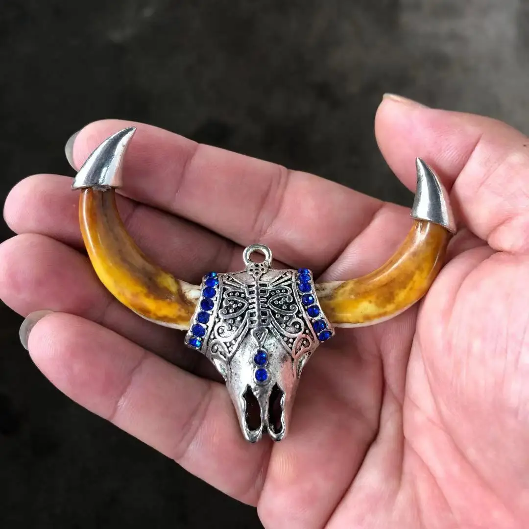 Chinese Antique Wild Boar Tooth Pendant Inlaid Tibetan Silver Bull Head Necklace