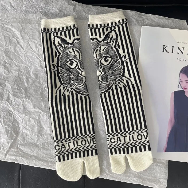 Comfortable Split Toe Women Cotton Socks High Quality Cat Pattern Letters Stripes Design Spring Autumn Winter Two-Toed Tabi Sox
