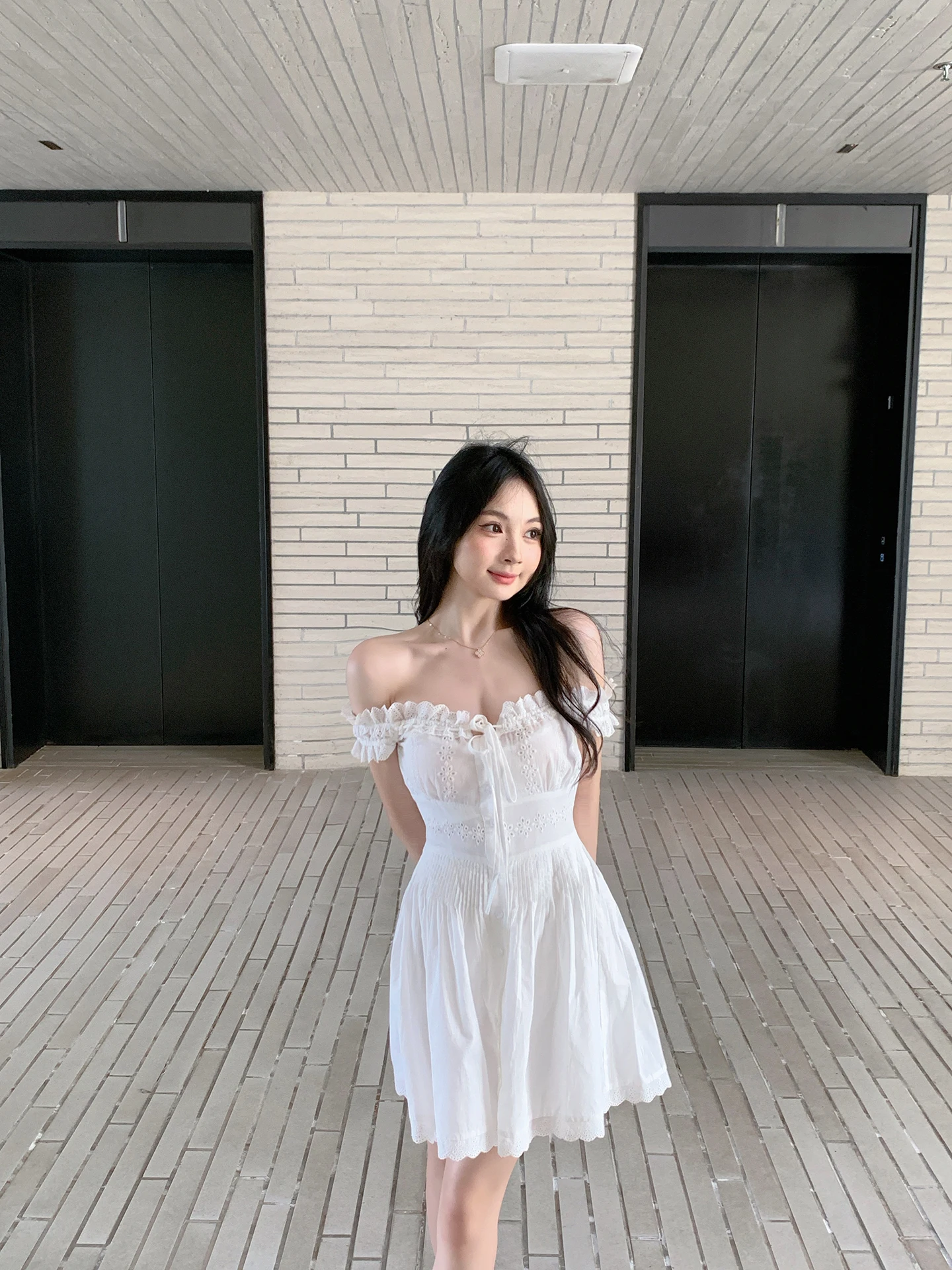 

Белое женское летнее миди-платье на одно плечо, новинка, с открытым плечом, в стиле Pure Desire, ZhouYeye, милый повседневный стиль, другие модели