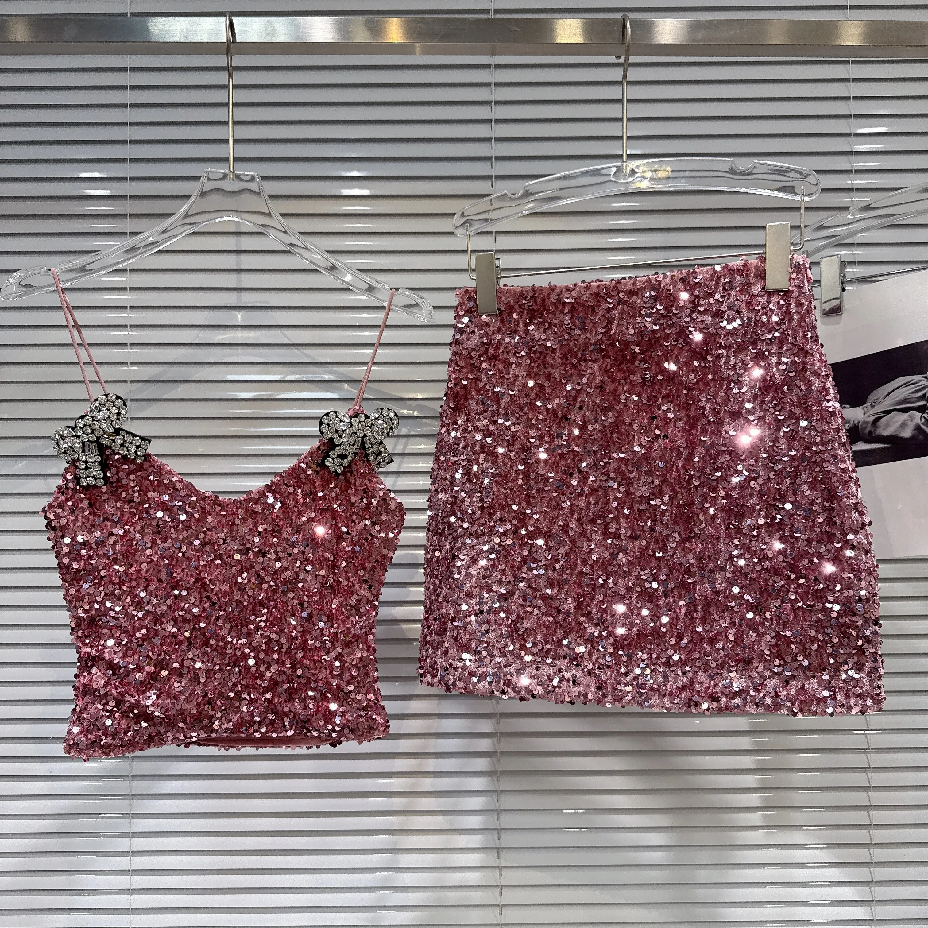 

2026 Spring New Fashionable Performance Rhinestone Bowknot Vest Strap + Skirt Set for Women