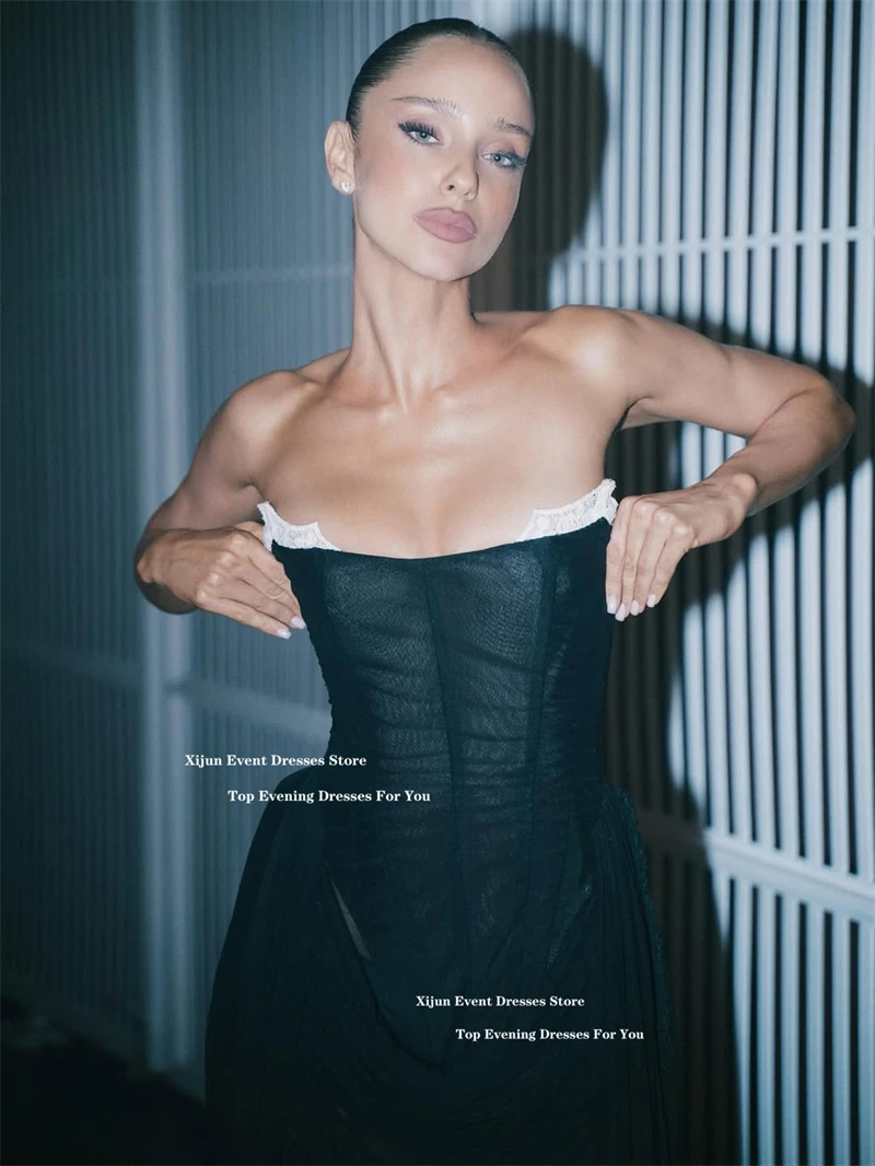 فساتين سهرة قصيرة سوداء حديثة من Xijun بدون أكمام مطوي لحفلات أعياد الميلاد بدون حمالات فساتين حفلات رسمية قصيرة مخصصة