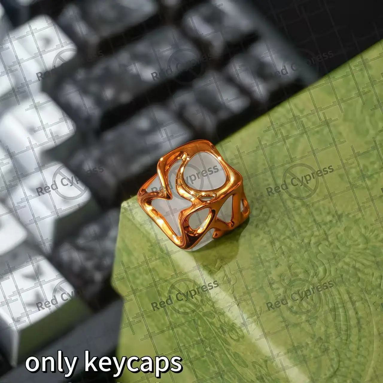 [One Keycap] Hollowed-out, Personalized Gold Backlit Keycaps, ABS+PC Electroplating Process, Metallic Texture, Creative Keycaps, High-Value and Personalized Keycaps, DIY Supported, Suitable as Holiday Gifts or desktop Decorations, Create Your Own Unique K