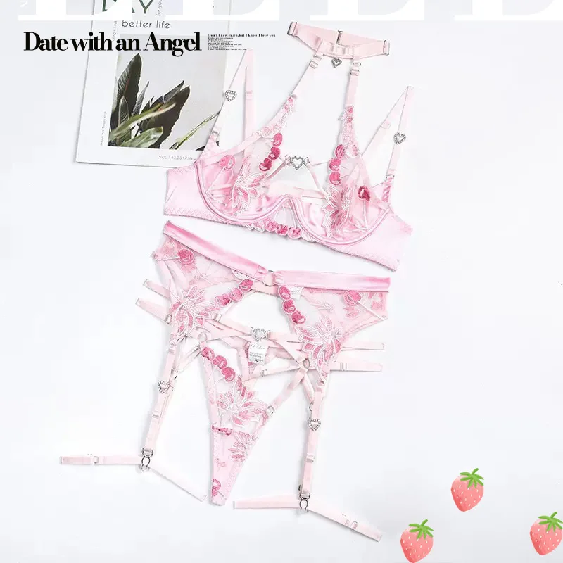 Bikini Hartvormige strassgesp Hol borduurwerk Badpak Halterhals Ondergoed Vierdelige set