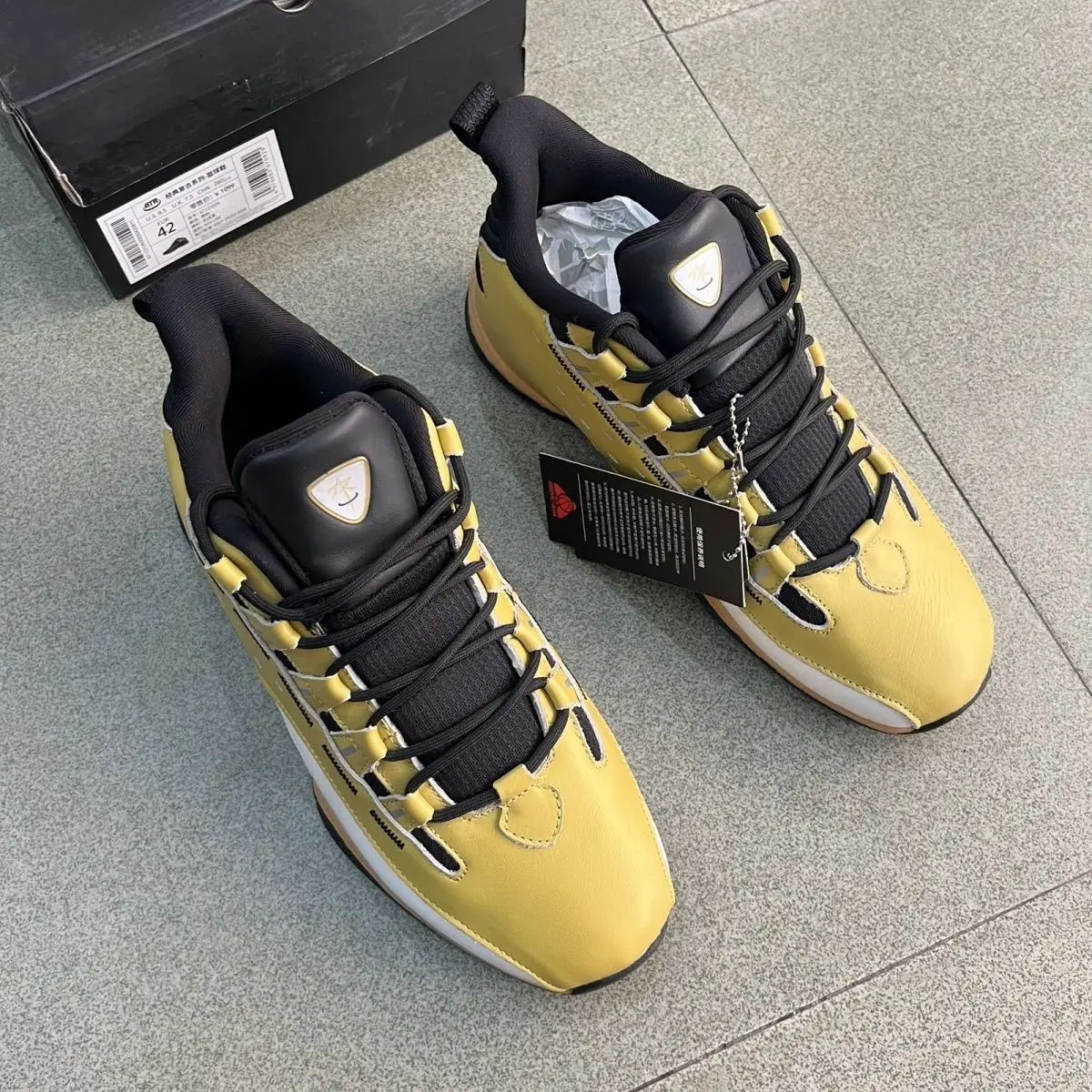 

Hot new breathable high elasticity high quality lightweight training basketball shoes sports basketball trainers Very good