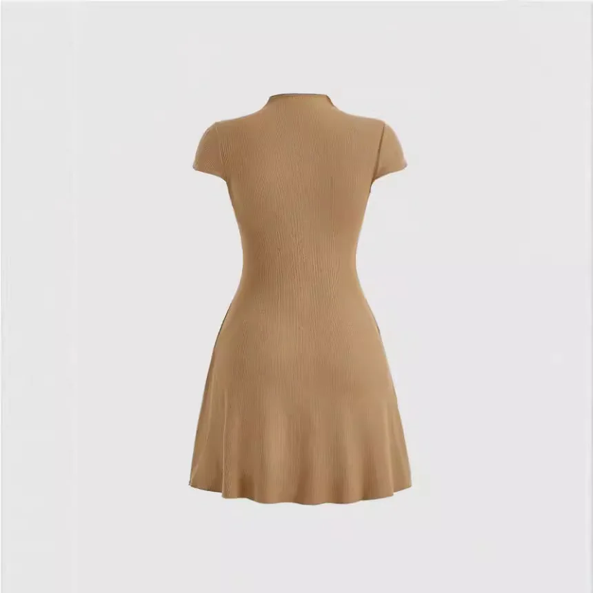 Europäischer und amerikanischer Modetrend, schmale Passform, sexy Kleid, Rundhalsausschnitt, kurzärmeliger Pullover, kleiner gestreifter kurzer Rock für Damen