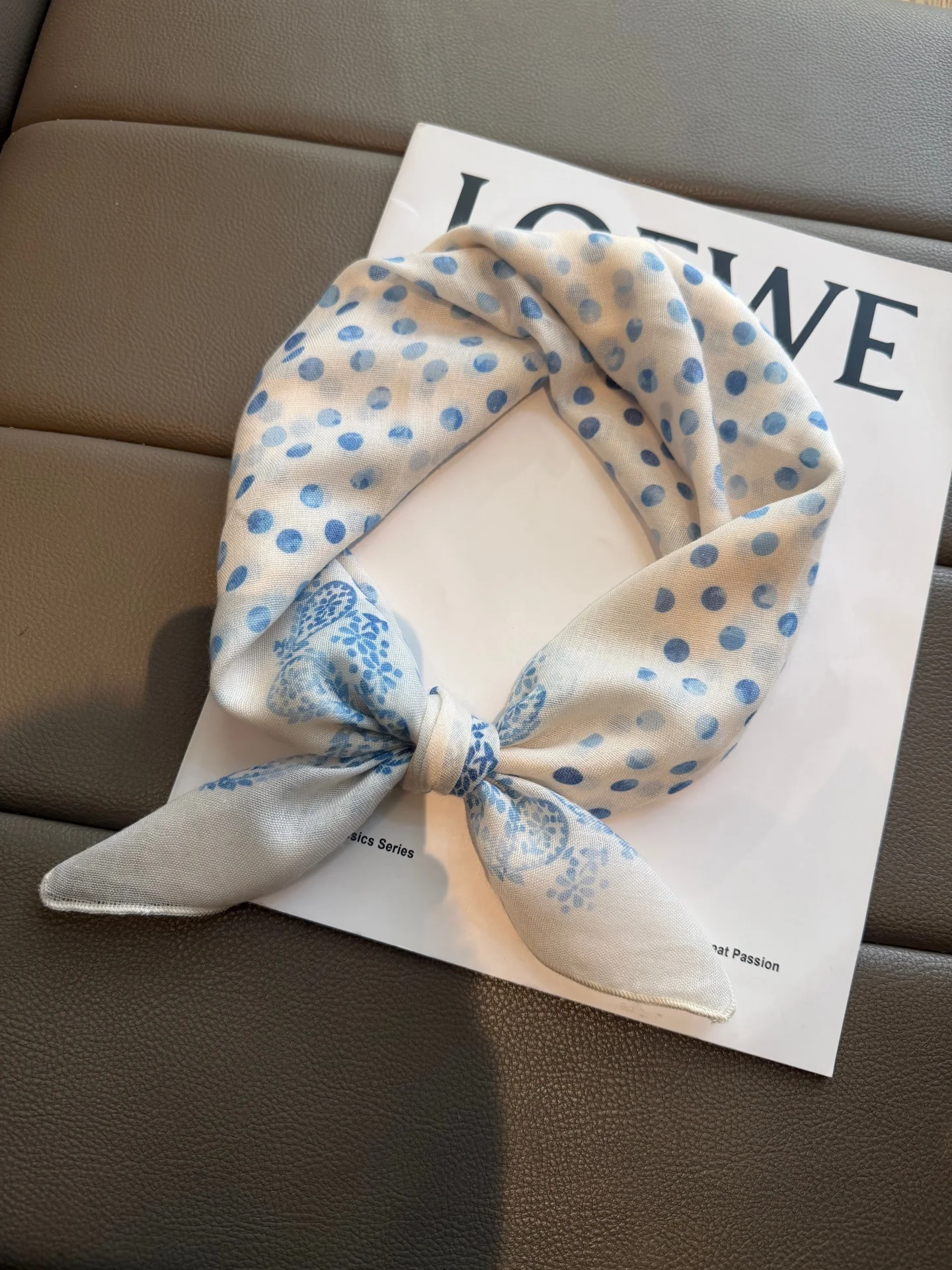 lenco-quadrado-de-seda-feminino-retro-com-poas-e-estampa-floral-de-nogueira-versatil-para-primavera-e-outono-decorativo-para-pescoco-e-cabelo