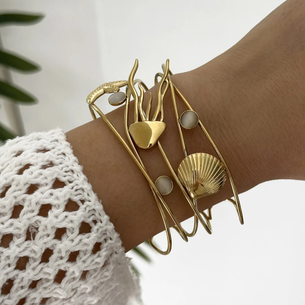 Mehrliniger Armreif aus Edelstahl mit Seestern-, Muschel-, Quallen-, Seepferdchen-, Sonnen- und Schildkrötenmotiven für Damen und Herren, Sommer-Schmuck. – Detail 16