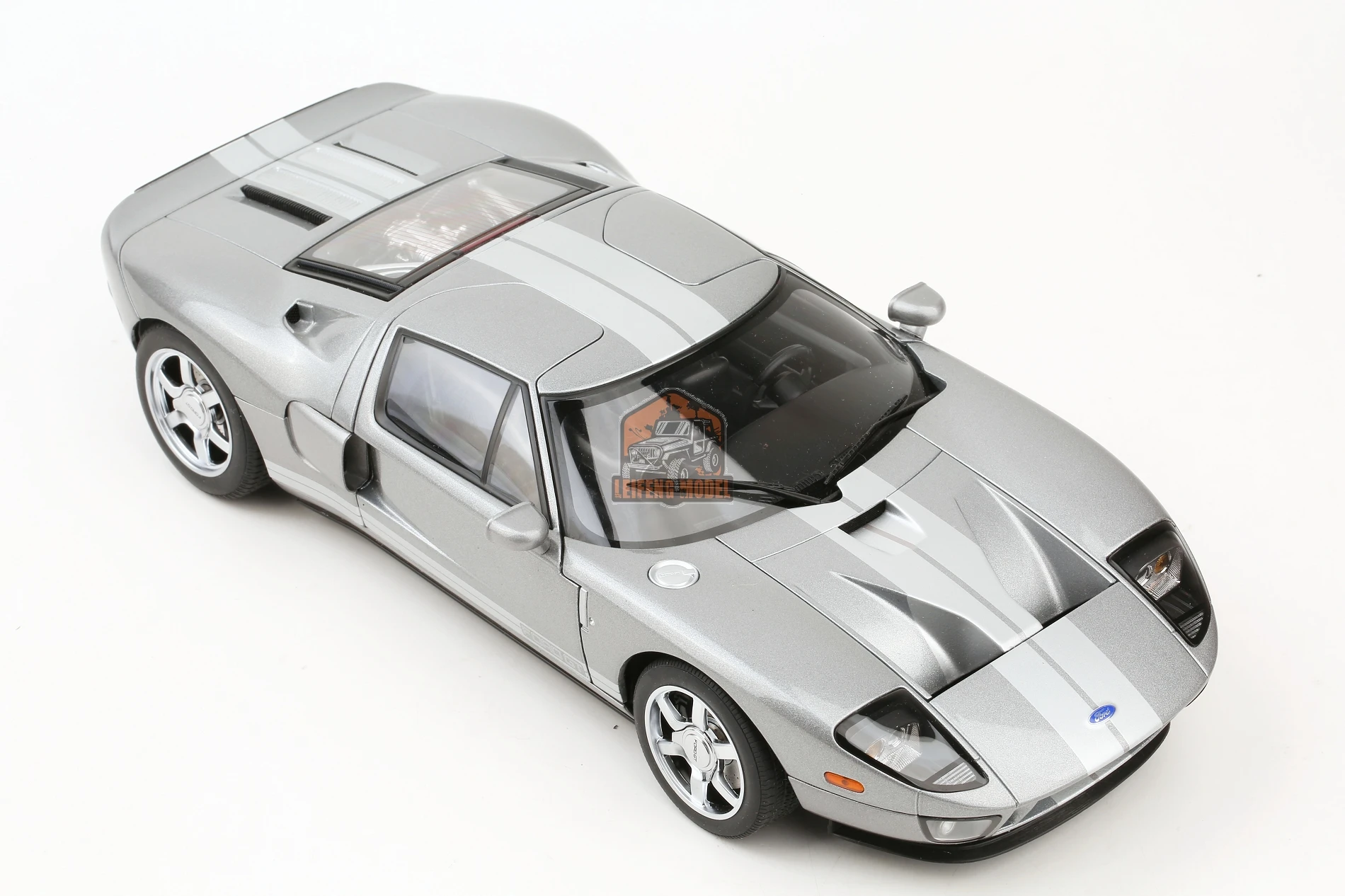 AUTOart 1/18 Ford GT40 Metal  Car Model