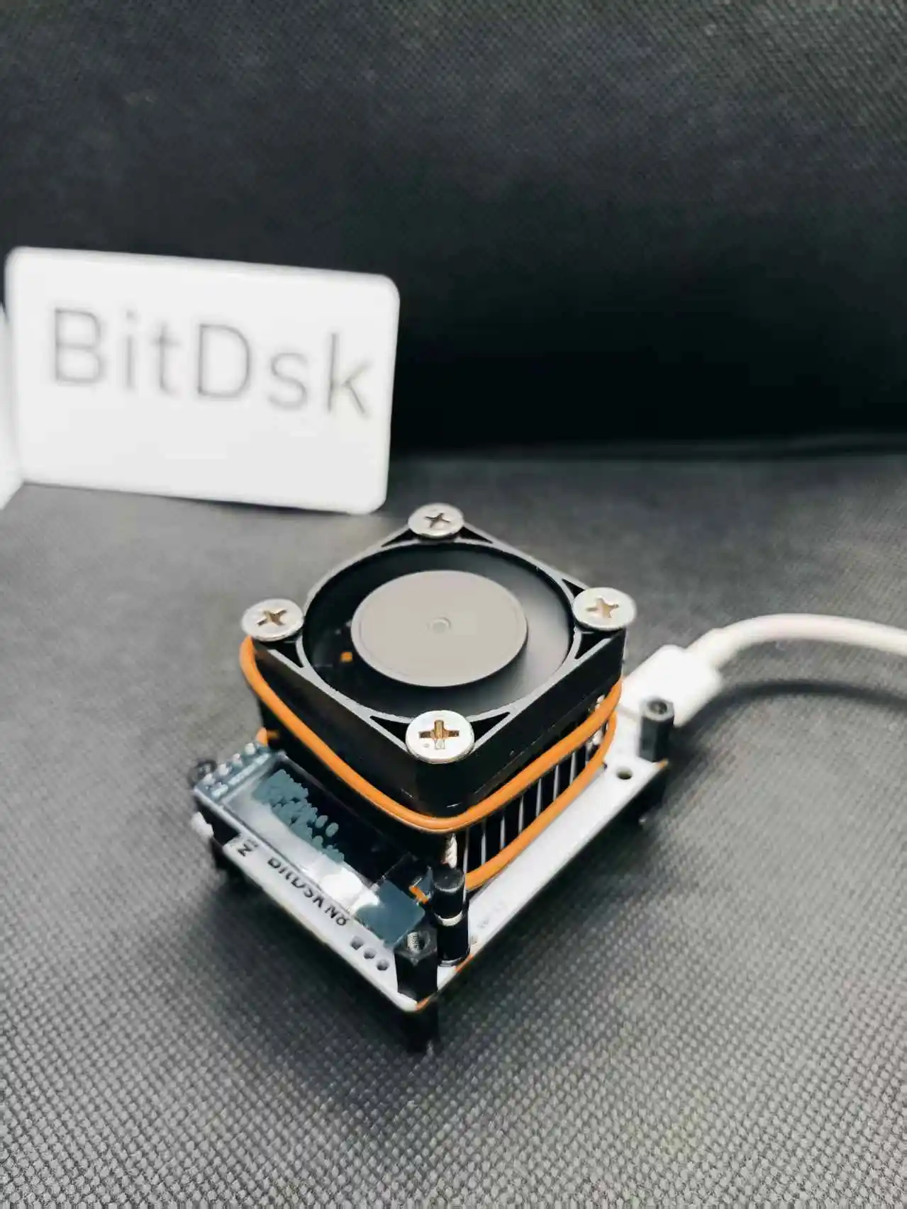 Bitdsk N8 - جهاز تعدين Bitcoin Asic صغير الحجم