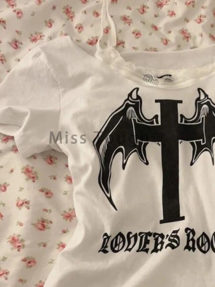 Camisetas estéticas Vintage lisas ajustadas con cuello redondo para mujer, camiseta de manga corta con estampado de encaje gótico Hepburn, Tops de retazos Y2k de calle alta