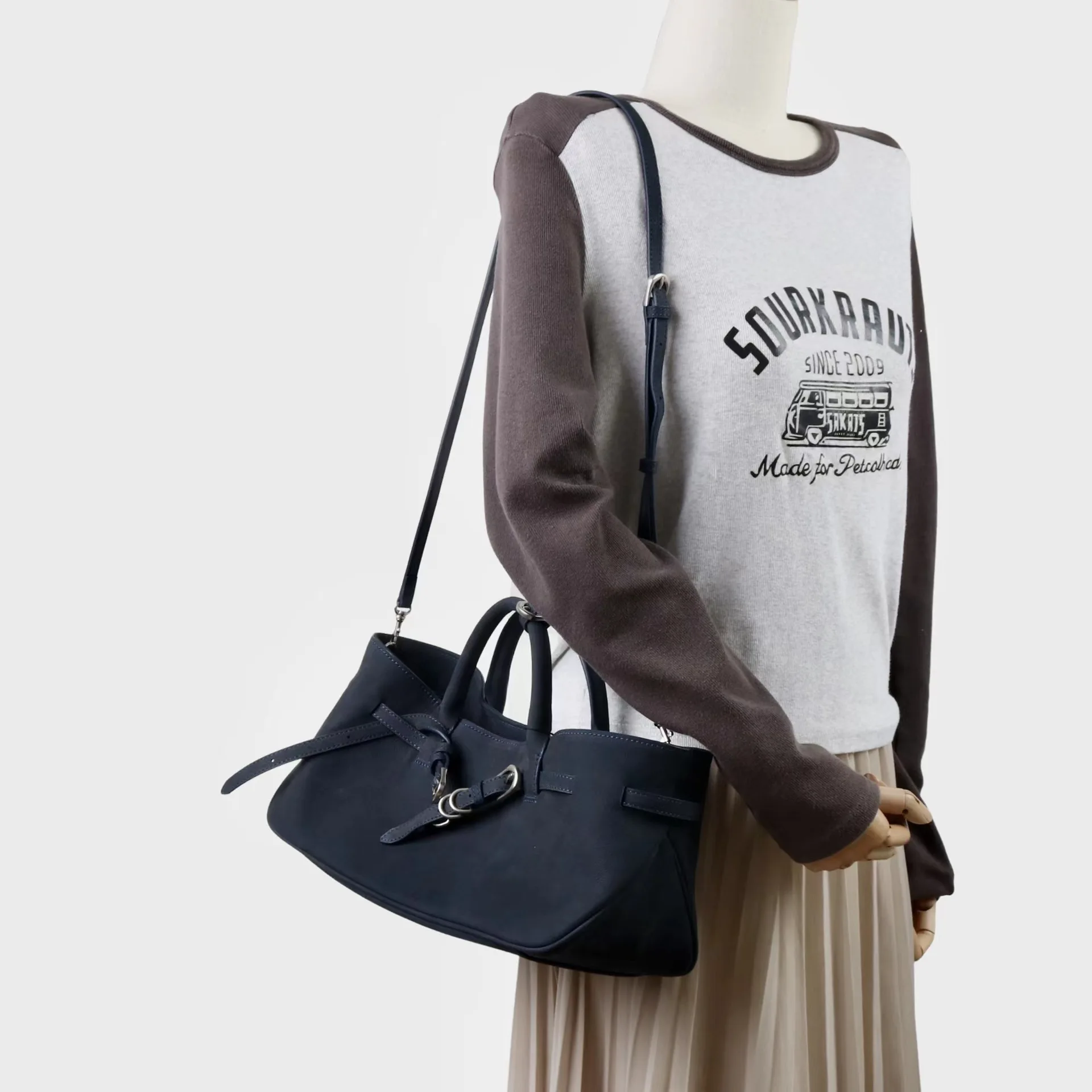 

2025 New Retro Casual Suede Bag Commuter Versatile Minimalist Belt Buckle Design Messenger Women's Niche Tote Bag