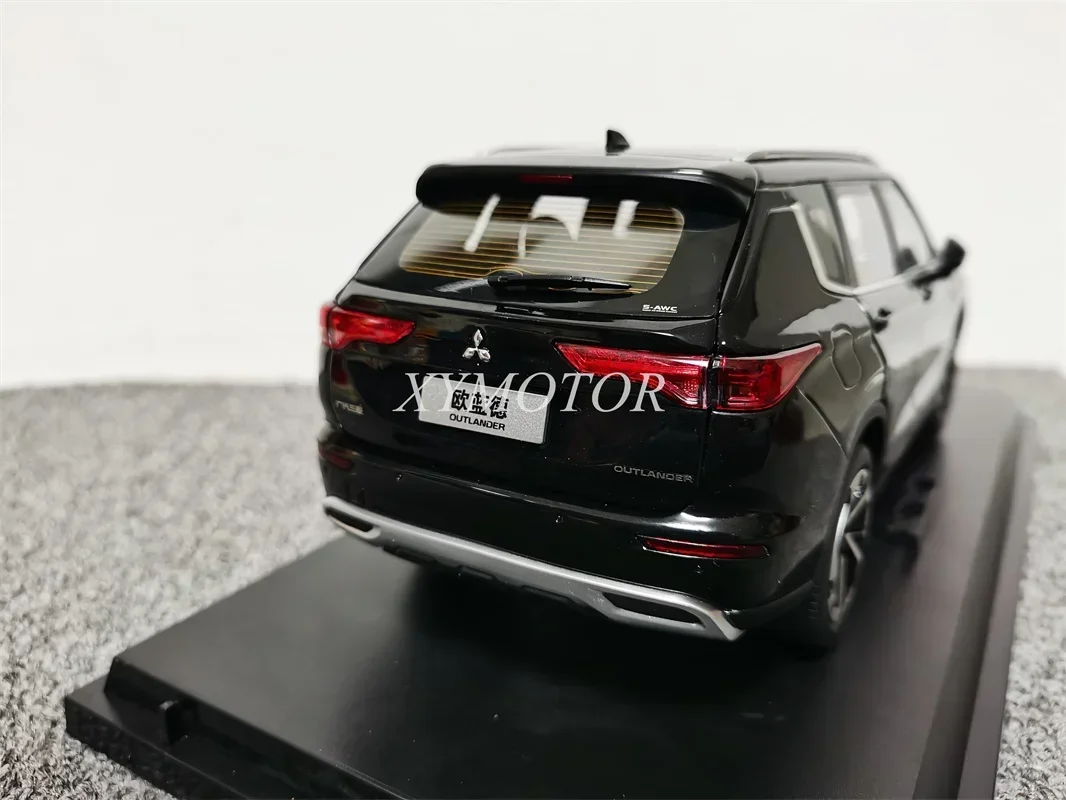 NEW 1/18 For Mitsubishi OUTLANDER SUV 2023 Metal Diecast Model Car Toys Gifts Hobby Display White/Black Collection Ornaments