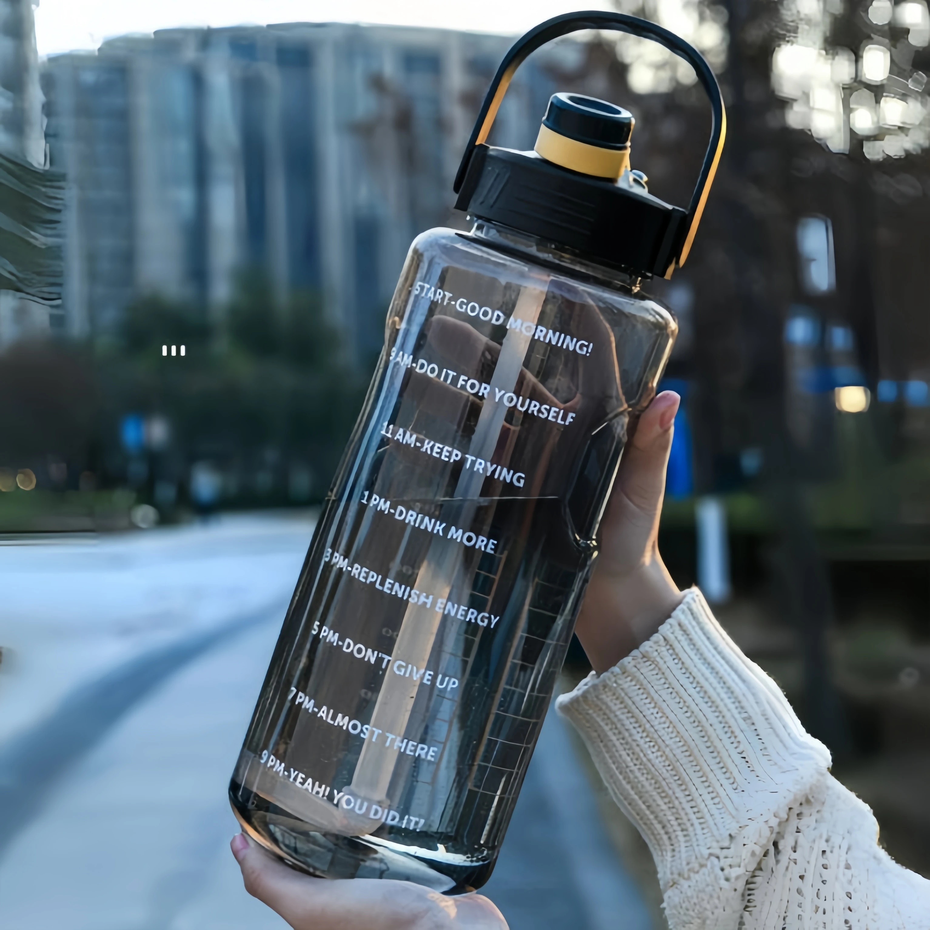 

2L Large Capacity Sports Water Bottle with Straw Outdoor Plastic Portable Water Bottle for Fitness Camping Gym Sports Water Jugs