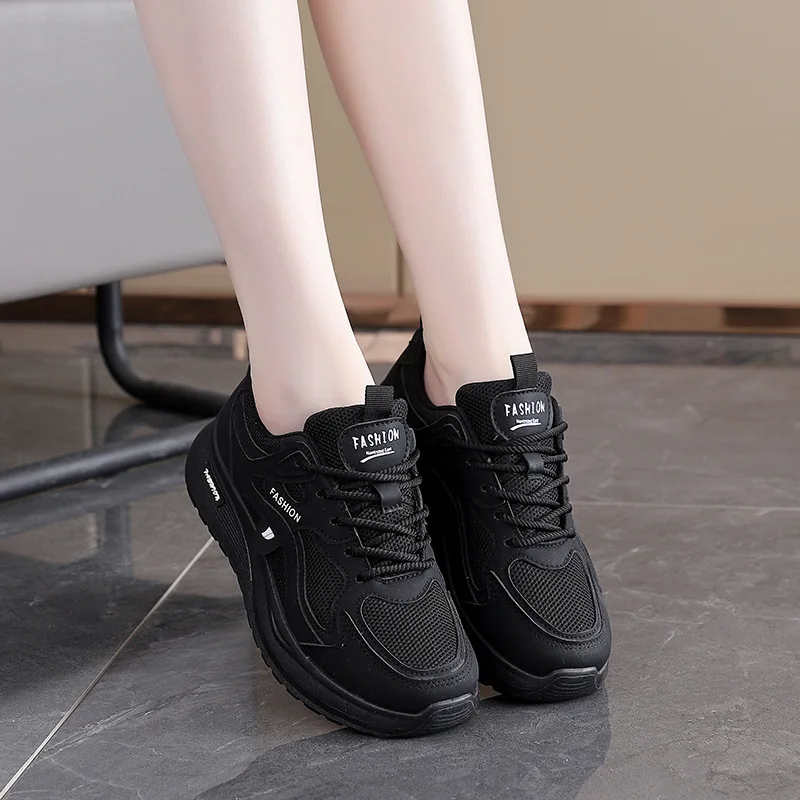 

Women Mesh Breathable Sports Shoes for New Spring Autumn Season Junior High School Running Lightweight Soft Soled White Shoes