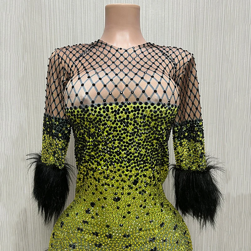 فستان فرو الماس الأخضر الفاخر للنساء للاحتفال بعيد الميلاد زي حجر الراين فساتين سهرة ثوب ملابس أداء المسرح XS5618