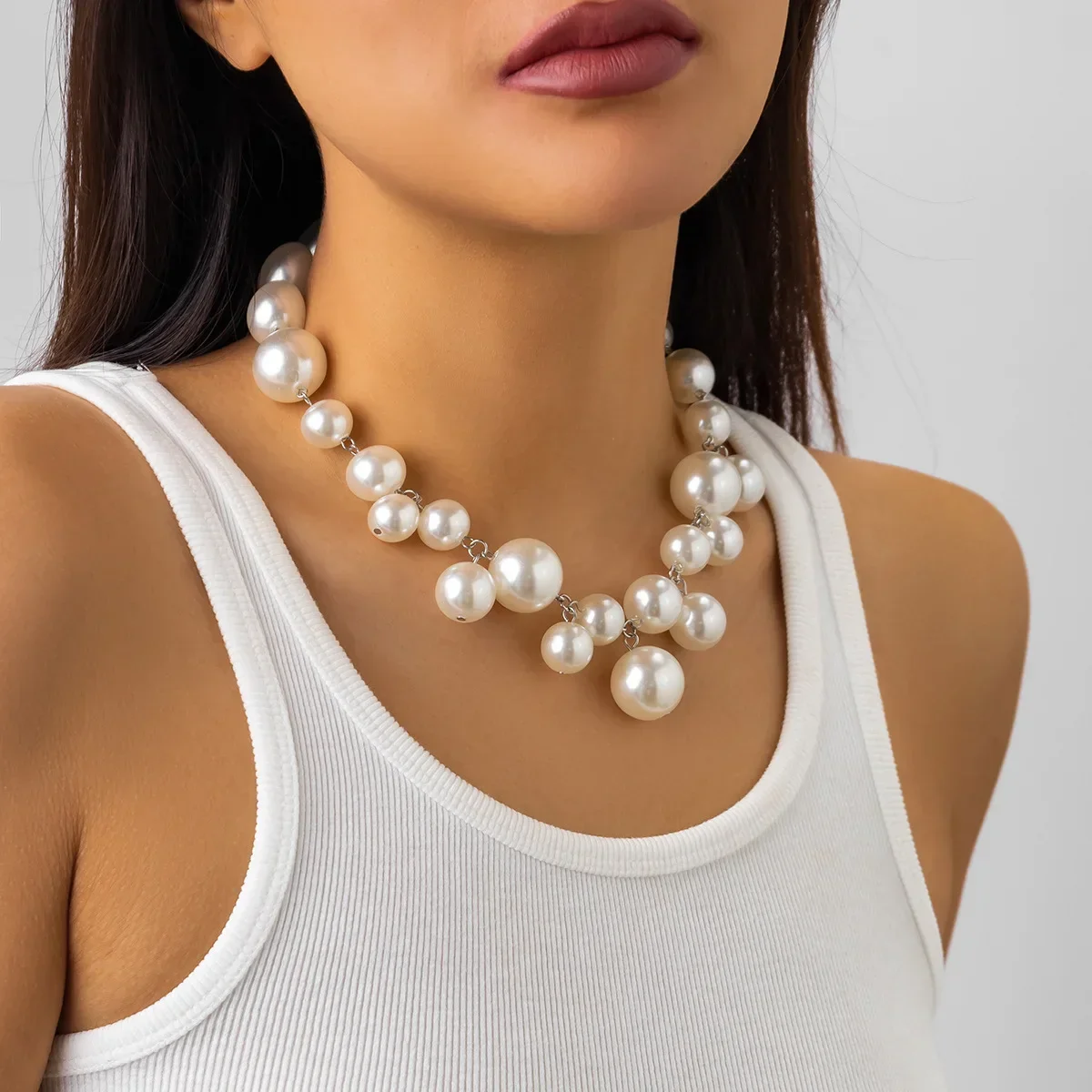 Fashion White Imitation Pearl Necklace Golden Irregular Large Bead Necklace for Women Seaside Vacation Beach Jewelry Gift