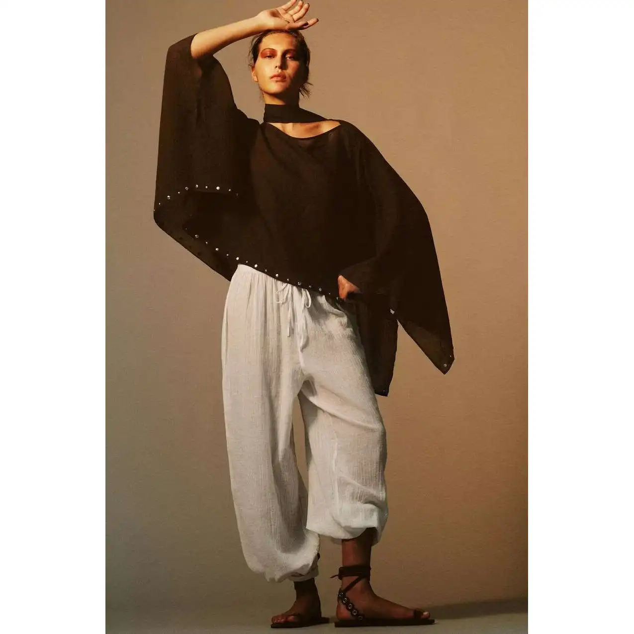 ZBZR 春の新作 レディースファッション リベット付きスカーフ ワイドスリーブ Vネック クローク ポリエステル繊維 ルーズフィット 長袖 ラウンドネック 無地