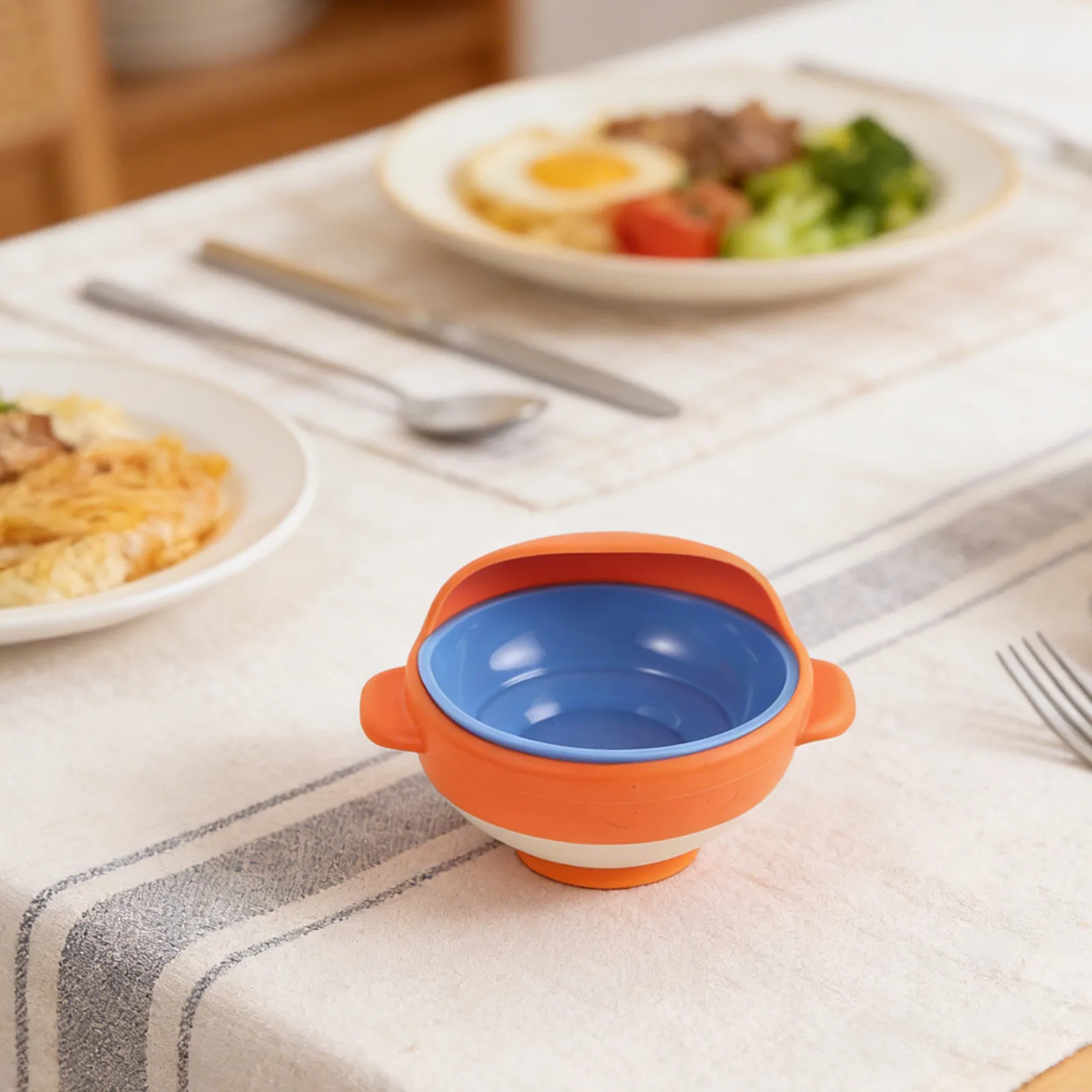 

Набор антивибрационной посуды (1 комплект): оранжевые адаптивные приборы для людей со слабыми руками, непроливающаяся ложка-чаша, легко устанавливаемые столовые приборы для пожилых людей