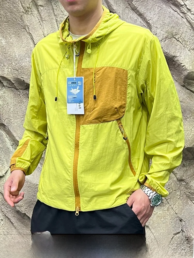 

Cool Casual Men's Outdoor Sports Jacket UPF50 Sun Protection Breathable Lightweight Hooded Zipper Closure Nylon Fiber