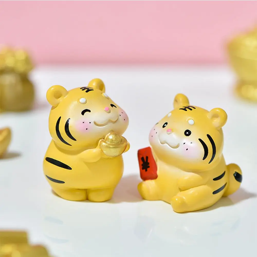 1pc Cute Tiger Miniature Resin Figurine Tiger Ornament Micro Landscaping Fairy Garden Office Table Decoration