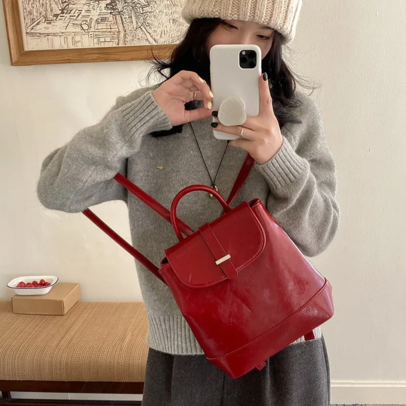 

2025 Fashion Red Backpack For Women's Leisure, Niche PU Commuting Backpack, Flip Style Single Shoulder Backpack For Women