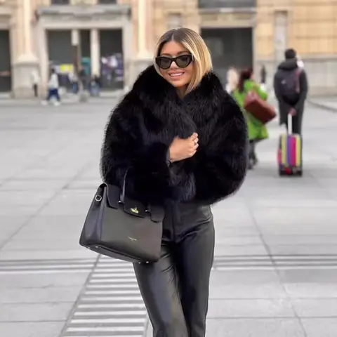 Black Plush Women Winter Eco Fur Jacket Furry Lapel Collar Pockets Mink Fur Coat For Lady Fluffy Minimalist Artificial Fur Coat