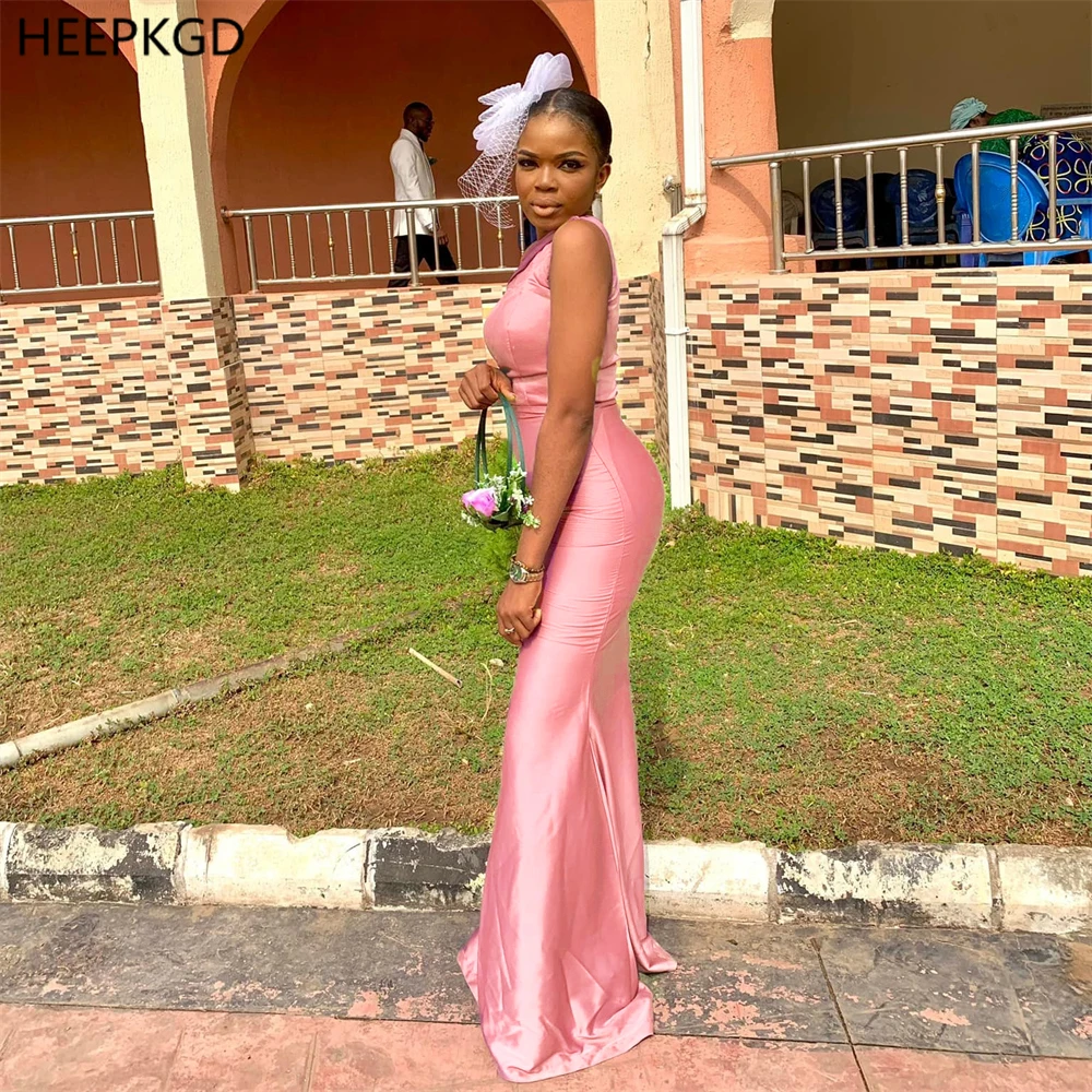 فساتين وصيفة الشرف طويلة حورية البحر للبيع بالجملة للنساء ذوات البشرة السمراء 2025 طول الأرض من الساتان اللامع فساتين خادمات الشرف مخصصة