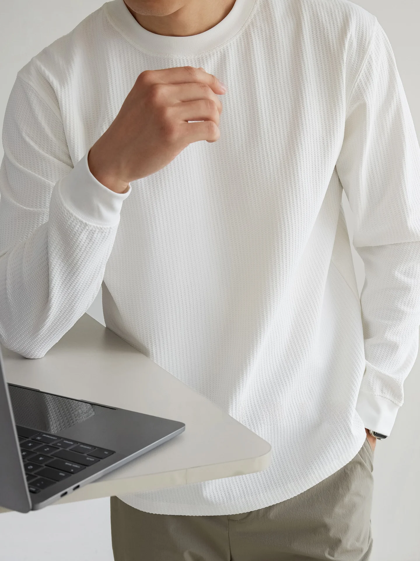 Lightweight Long Sleeve T-Shirt Men's Elastic Anti-Wrinkle round Neck Moisture Wicking Sports Top Comfortable Polyester Fiber