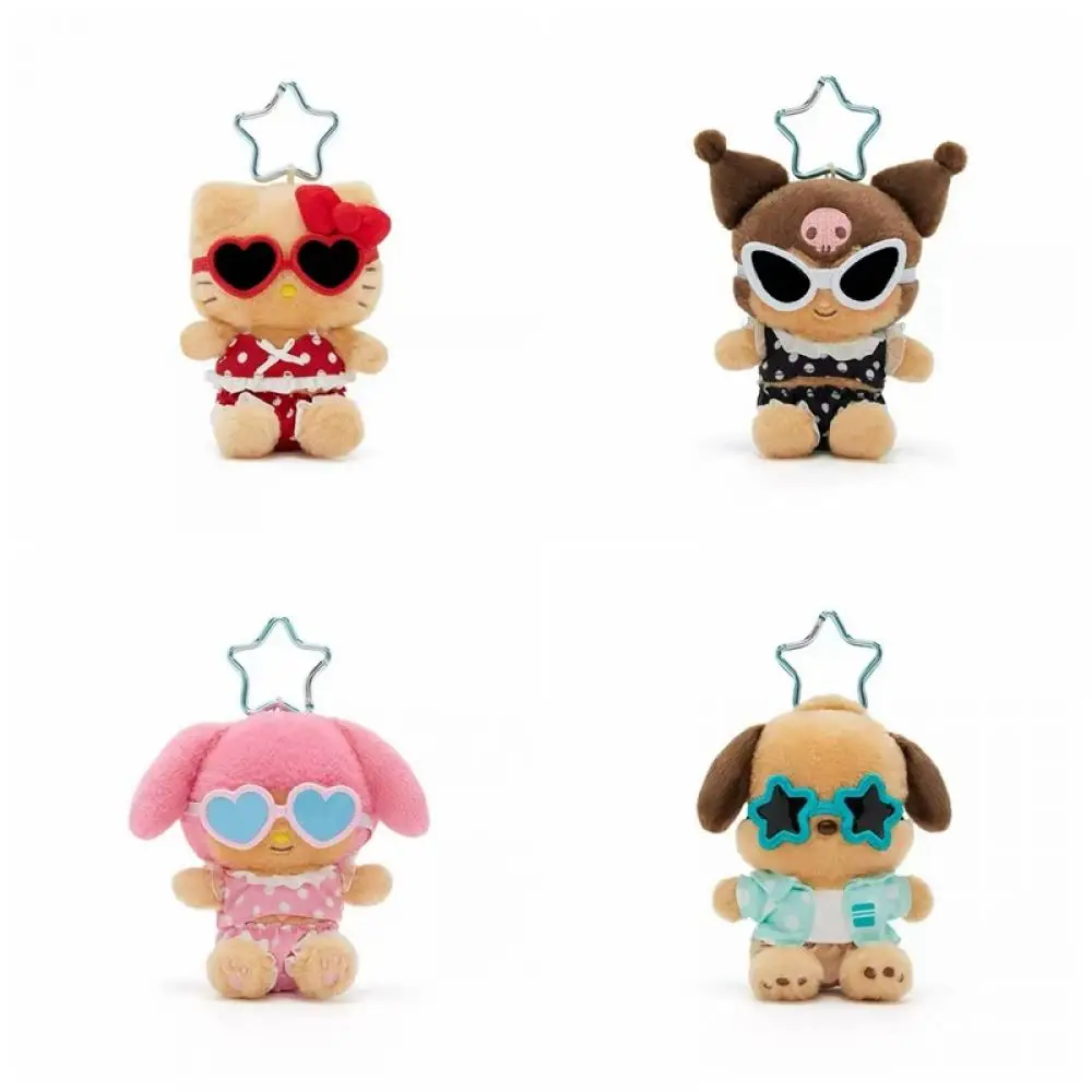 Urocza seria Sanrio Island, lalka, czarna skóra, okulary przeciwsłoneczne, Hello Kitty, Kuromi, Cinnamoroll, pluszowy wisiorek, breloczek, prezent urodzinowy dla przyjaciela.