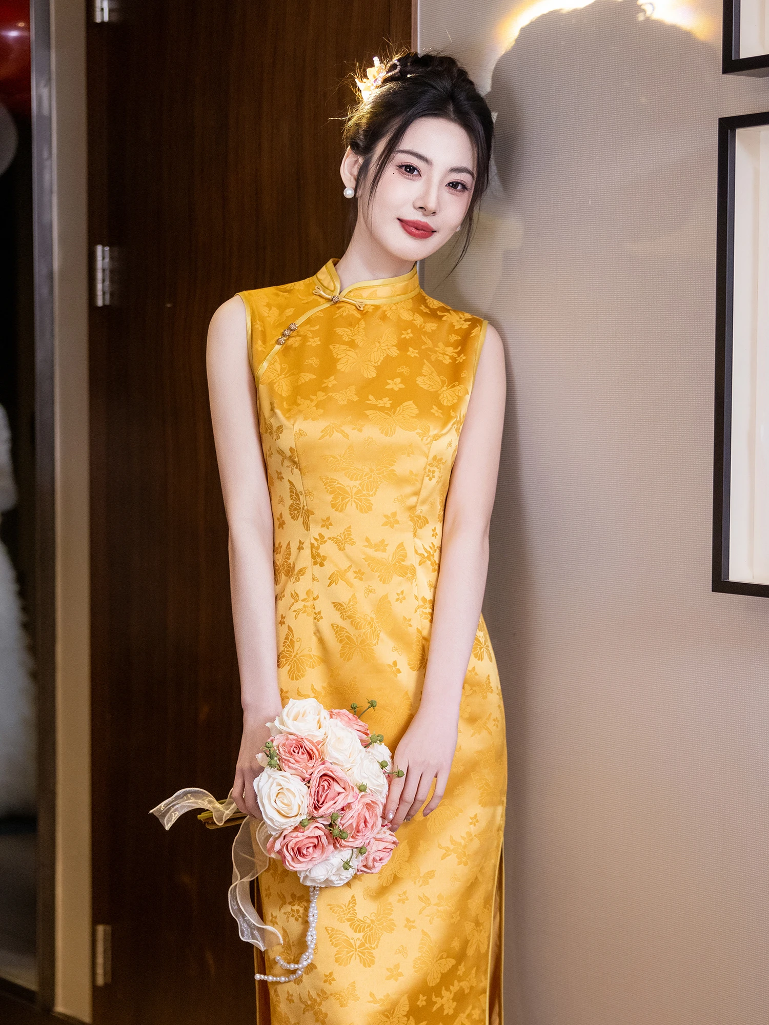 

Желтое свадебное/помолвочное платье-ципао без рукавов, длинное, женское, в новом китайском стиле, из дышащего полиэфирного волокна