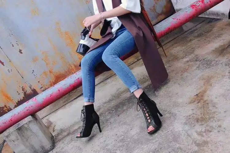 Sandalias con cordones, tacones de 9CM, zapatos de mujer, tendencia de verano 20224, botas sexis negras con punta abierta, tacones de aguja de tela a la moda, baile de Jazz para mujer