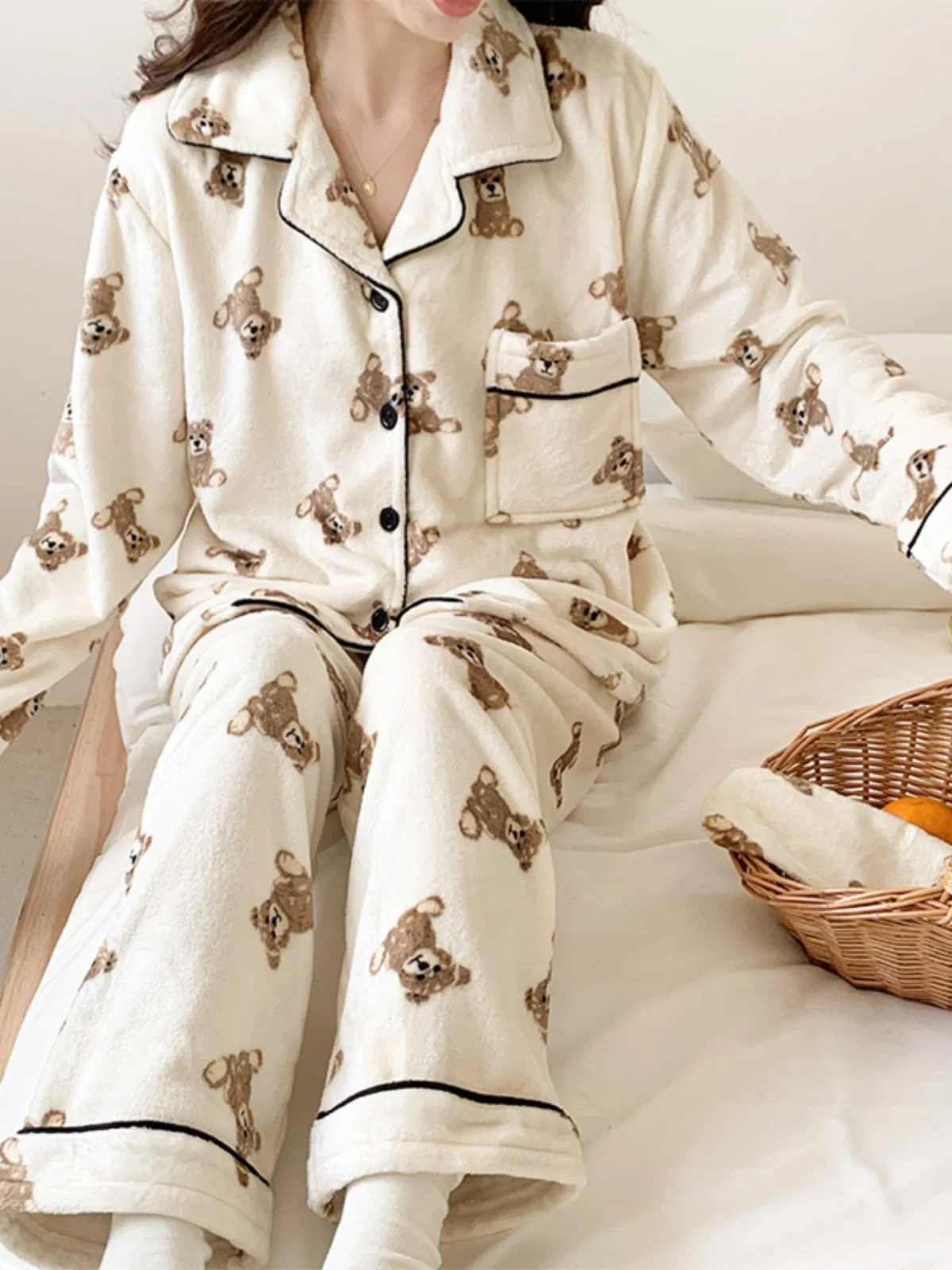 Korean Style Sweet Coral Fleece Women's Sleepwear Thickened Warm Flannel Cartoon Bear Home Clothes Set Long Sleeve Shirt Style