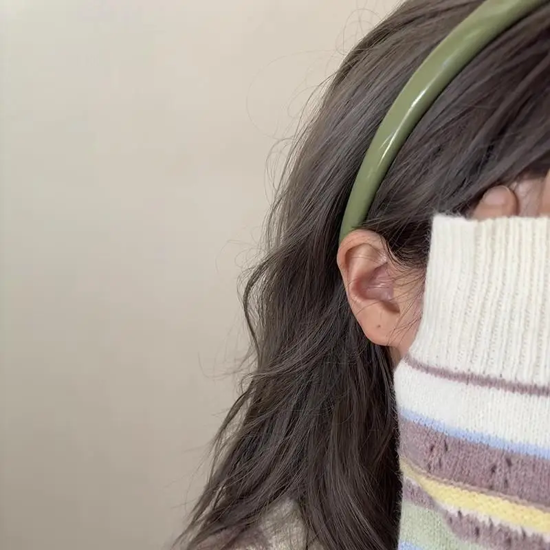 Sommerliches, bonbonfarbenes, dünnrandiges Leder-Stirnband mit rutschfestem Innenfutter, mattiertem Finish, süße Haarbänder, Accessoires für den Alltag und Feiertage – Detail 8