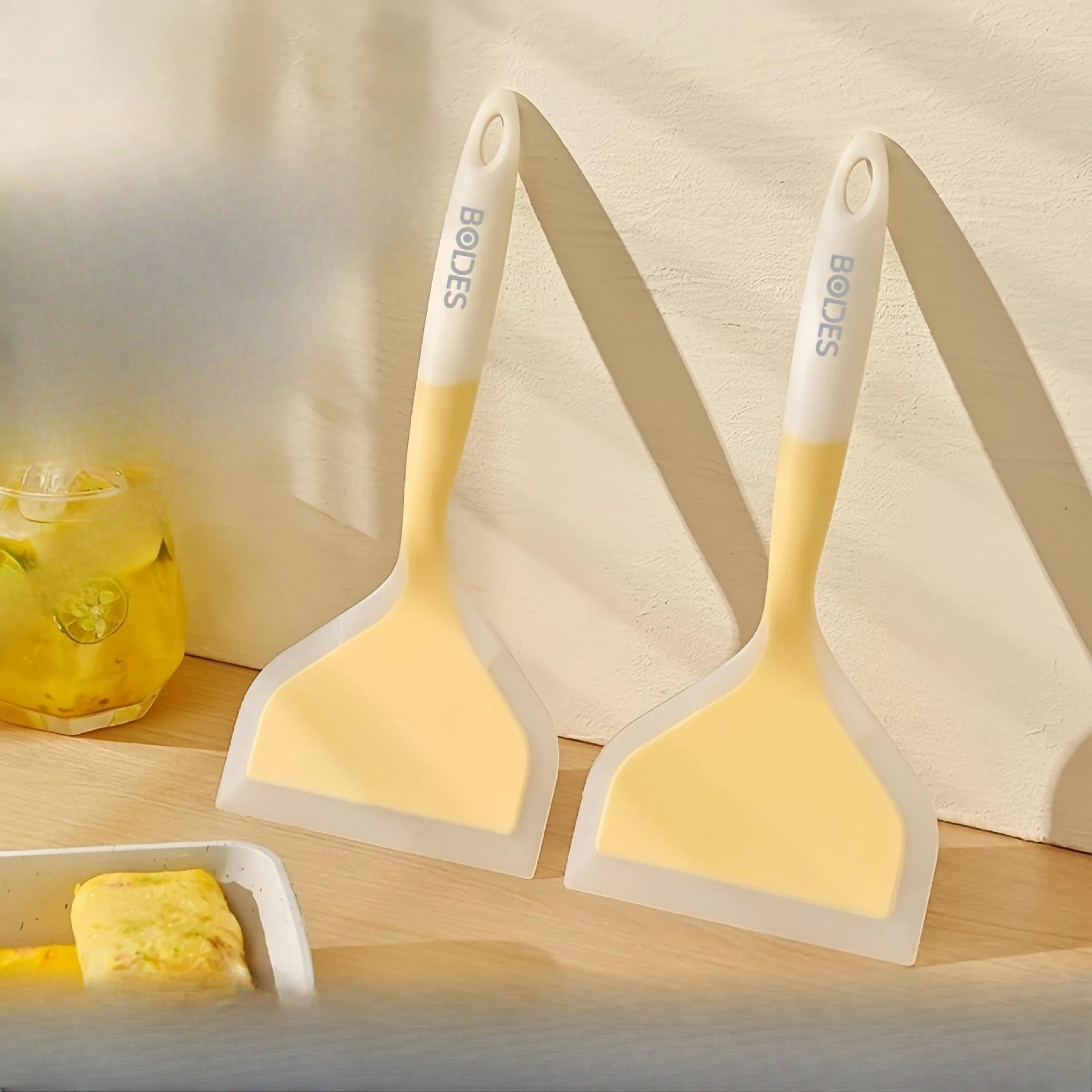 Food-Grade Silicone Spatula for Pancakes Heat-Resistant Non-Stick Spatula with Wide Blade Kitchen Tools