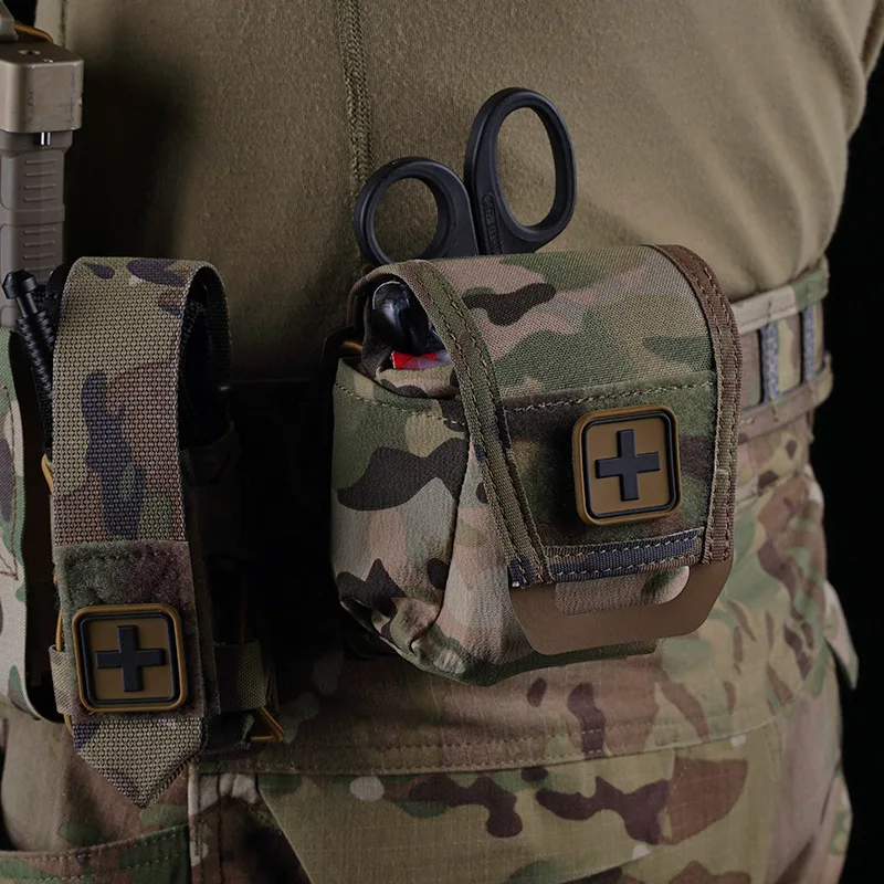 Small Medical Pouch, MOLLE Mounting, Quick Handle Split Design, Easy to Use, Small Pockets on both Sides