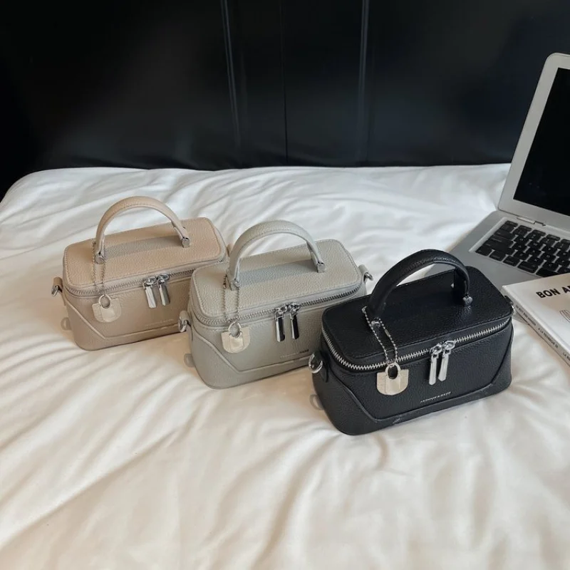 

Модная элегантная кожаная сумка через плечо для стильных женщин с винтажным дизайном и роскошной вместительностью