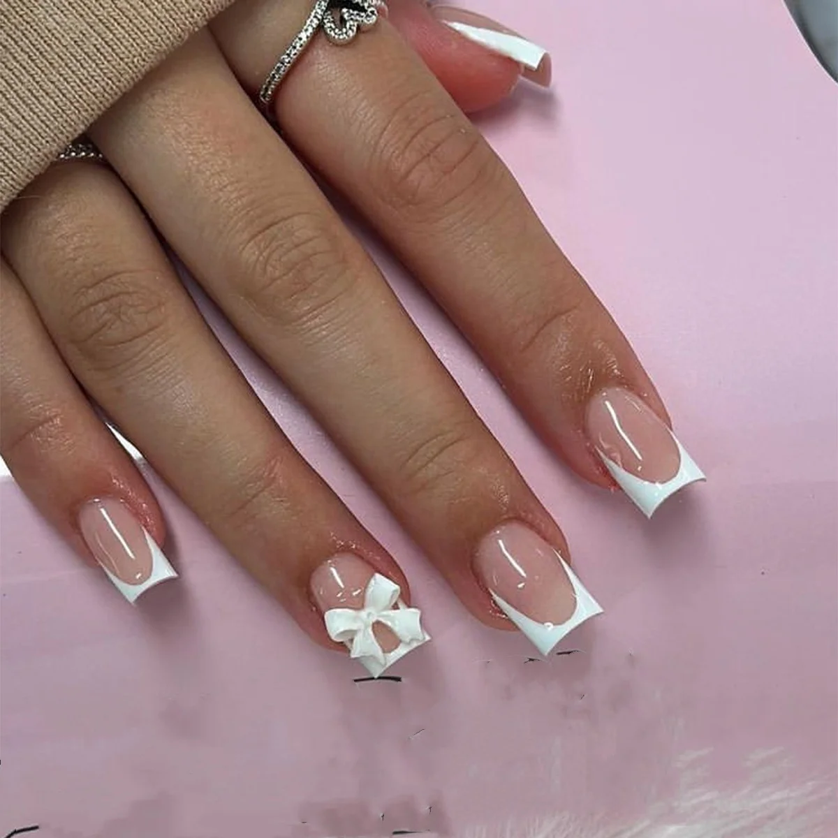24Pcs Pink Square Fake Nails Press on Flower Bow Rhinestone Design Nails Sets Woman Detachable Short French False Nails Manicure