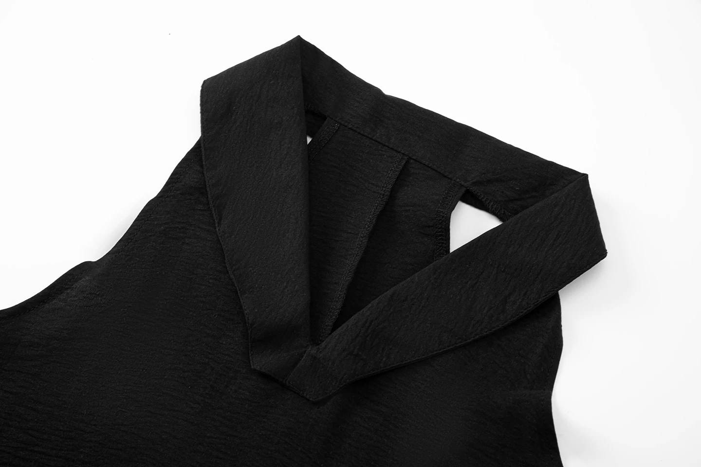 Europäisches und amerikanisches neues lässiges Resort-Kleid für Damen, ärmellos, atmungsaktiv, einfarbig, V-Ausschnitt, Frühjahr/Sommer 2026 – Detail 14
