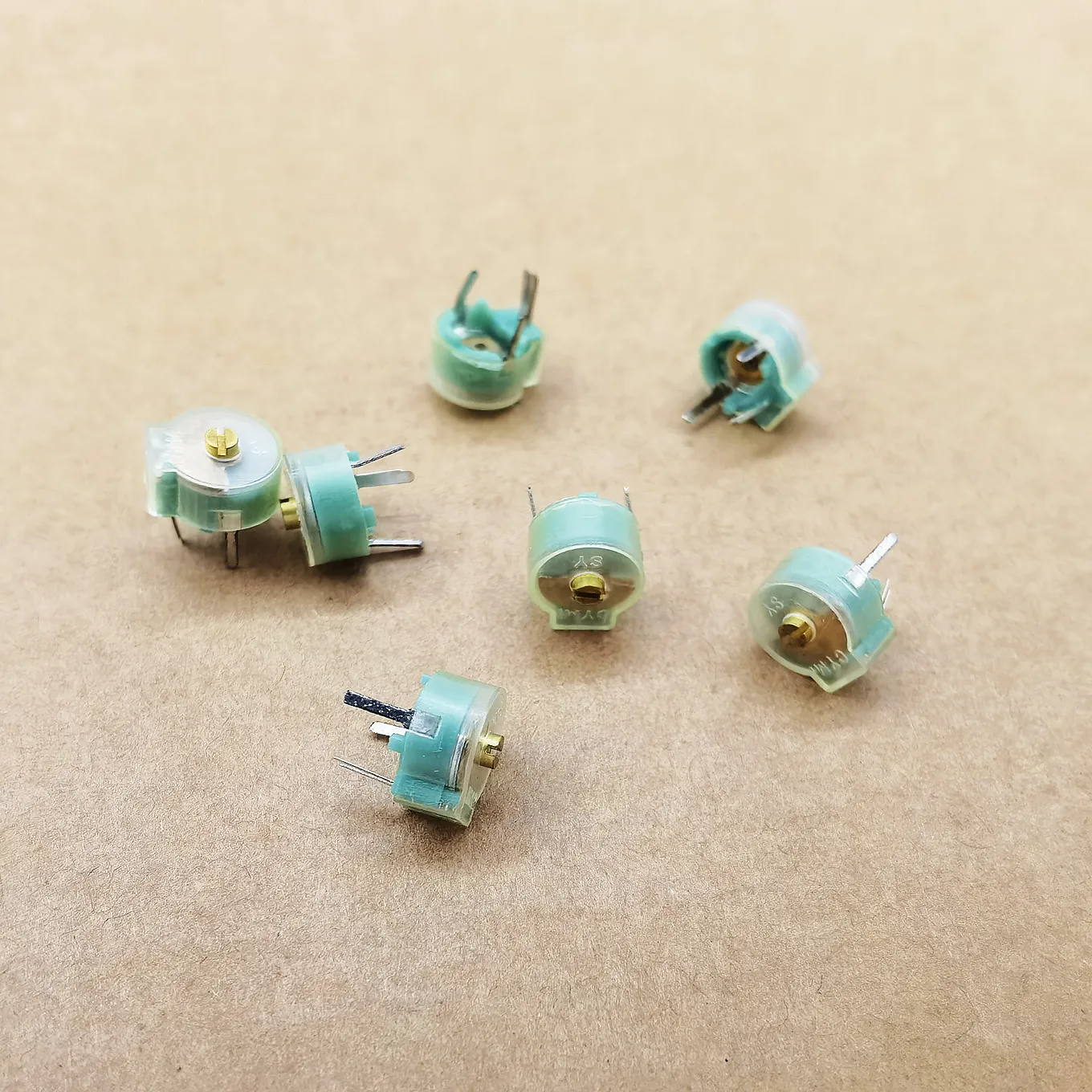 Original CYM1 thin film fine tuning capacitor variable capacitor 4~27pf 8MM tunable capacitor film dielectric capacitor Inductor