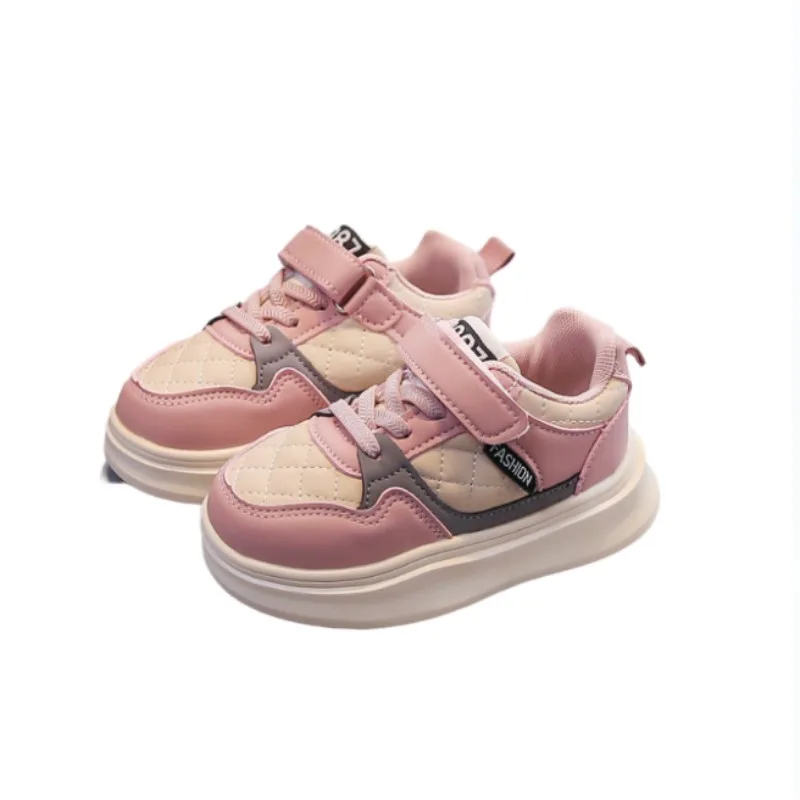 

Kids color blocking sports shoes autumn 2025 new boys' leather surface anti slip casual shoes girls' running board shoes22-37