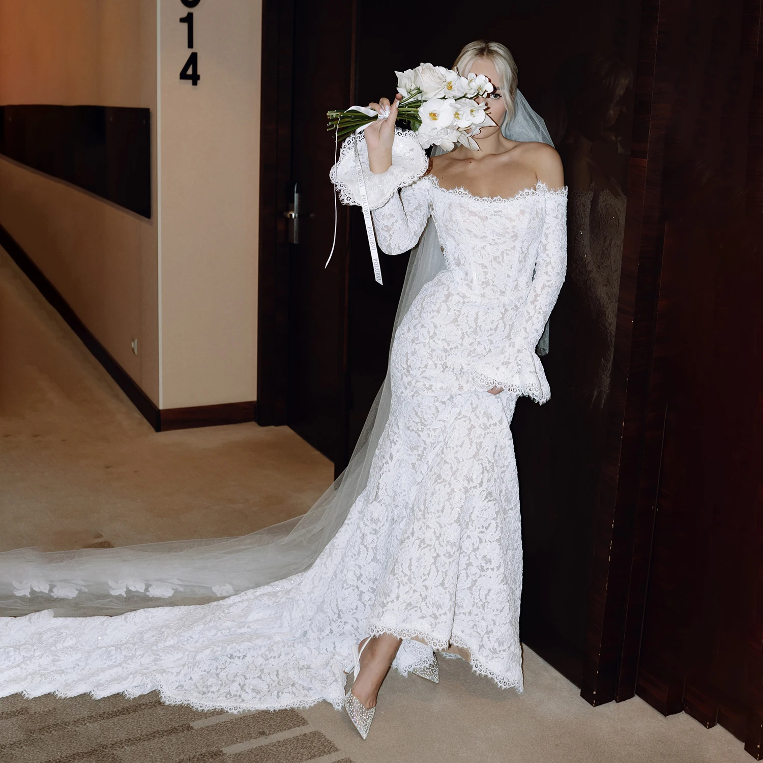 Customized Long Flare Sleeves Mermaid Wedding Dress With Train Elegant See Through Back Fit And Flare Floral Lace Bridal Gowns