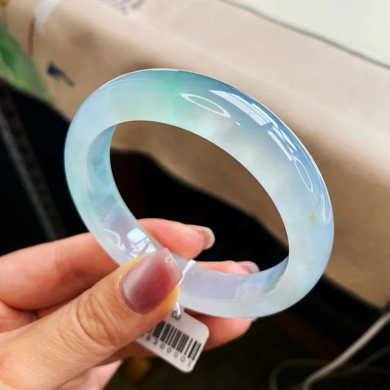 ميانمار امرأة نوع ضوء القمر الأبيض الأزرق الجاديت سوار اليشم مع شهادة